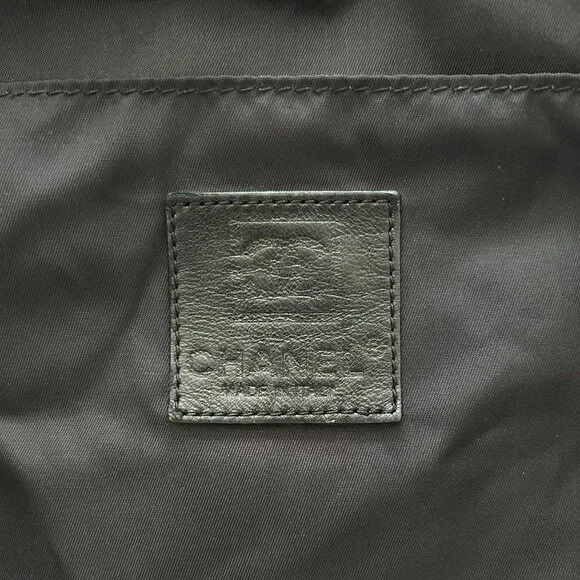 CHANEL Black and White Patterned Shoulder Bag with Leather Logo Patch - Picture 12 of 15